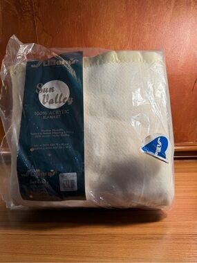 VTG St. Mary's Sun Valley Blanket Cream Queen King 102x90  USA Made Satin Trim